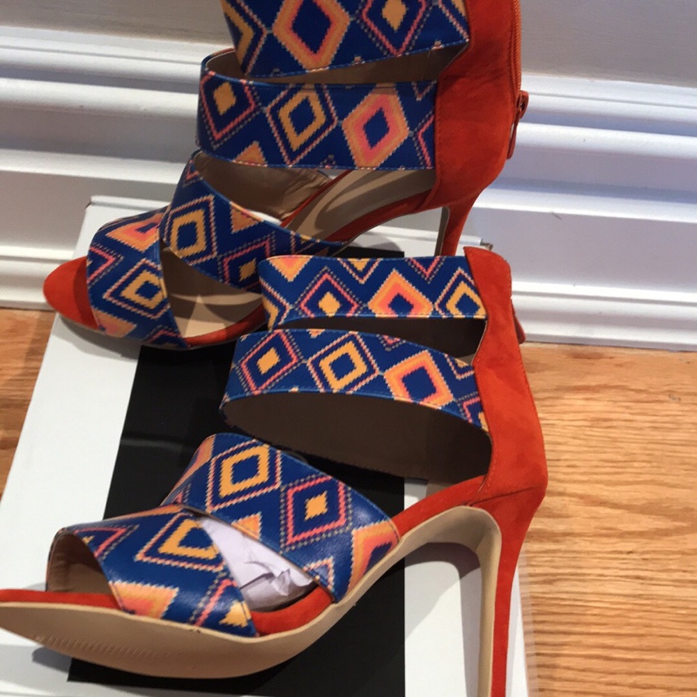 Sandals - Picture 2 of 3